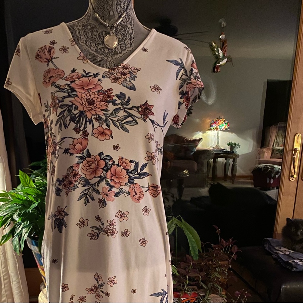 Three No-Boundaries Dress - Picture 5 of 16